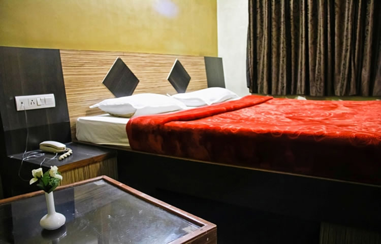 Desanthosh Residency semi deluxe room